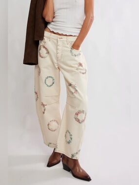 1215. FREE PEOPLE Good Luck Printed Barrel jeans in Watercolor Wreath Sz 29 NWT